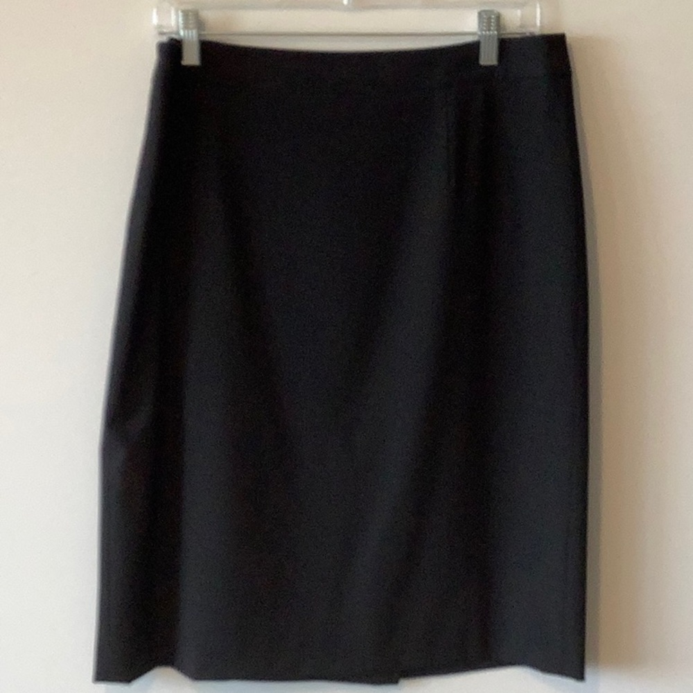 Brooks Brothers Basic Black Skirt - size 12 - FTTS